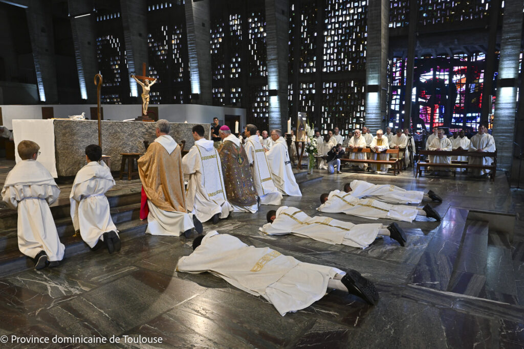 Le samedi 24 juin 2023, dans l'église Notre-Dame du Rosaire du couvent de Toulouse, quatre frères dominicains de la Province ont été ordonnés prêtres. Nous vous partageons quelques images de cette belle journée.