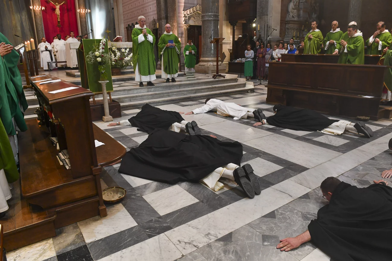 Ordination diaconale : Prostration des ordinands